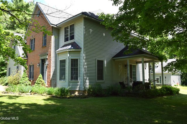 5 King James Court, Saratoga Springs, NY 12866