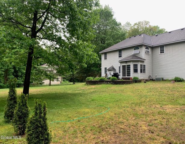 5 King James Court, Saratoga Springs, NY 12866