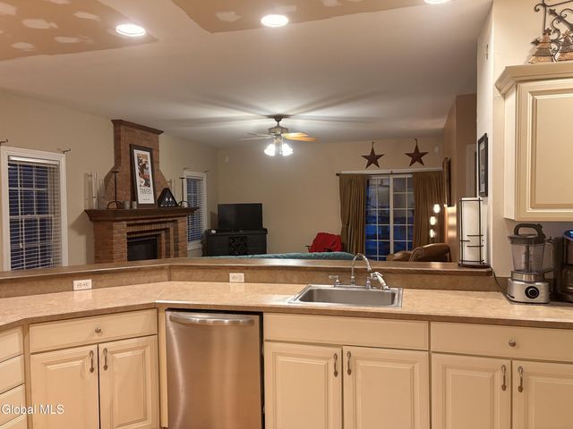 5 King James Court, Saratoga Springs, NY 12866