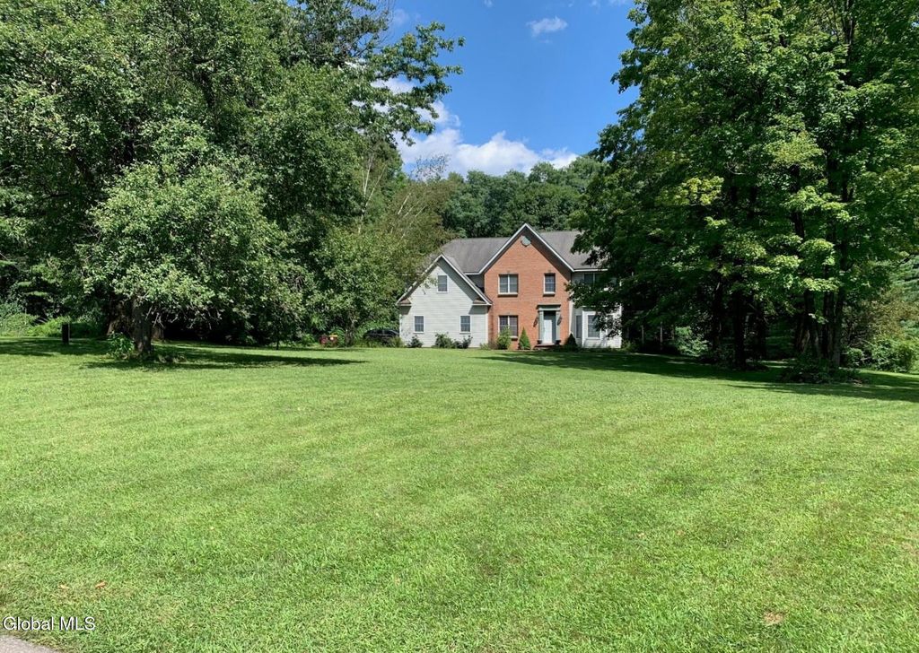 5 King James Court, Saratoga Springs, NY 12866