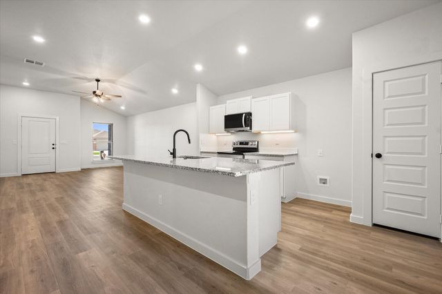 2404 Aberdeen Avenue, Wolfforth, TX 79382