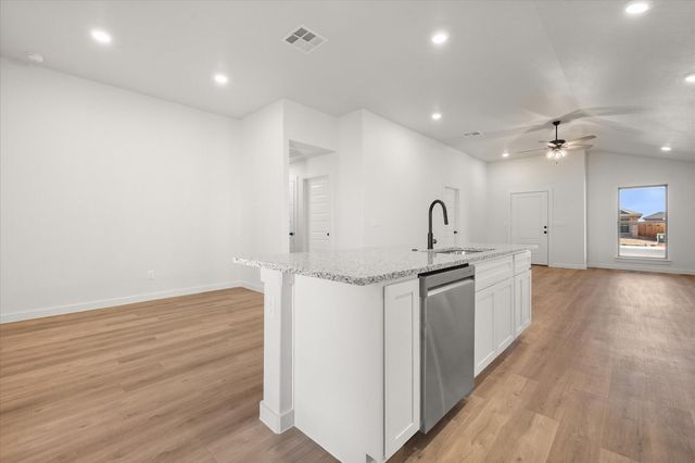 2404 Aberdeen Avenue, Wolfforth, TX 79382