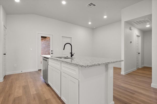 2404 Aberdeen Avenue, Wolfforth, TX 79382