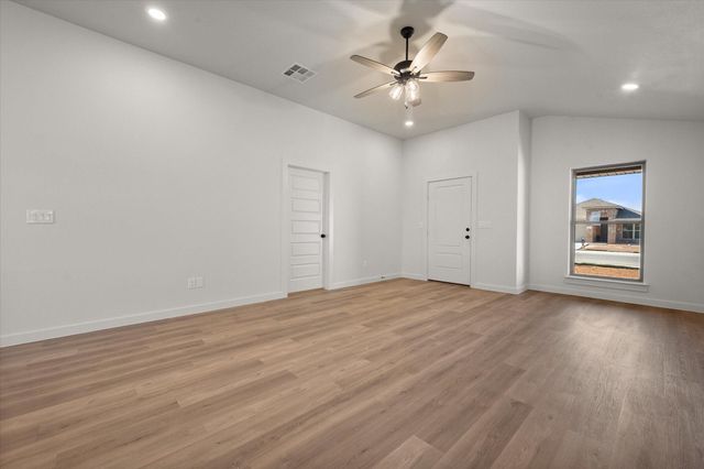 2404 Aberdeen Avenue, Wolfforth, TX 79382