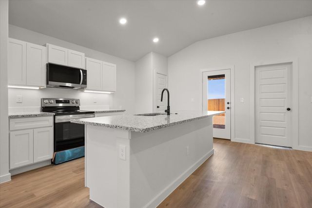 2404 Aberdeen Avenue, Wolfforth, TX 79382