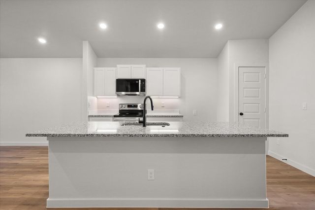 2404 Aberdeen Avenue, Wolfforth, TX 79382