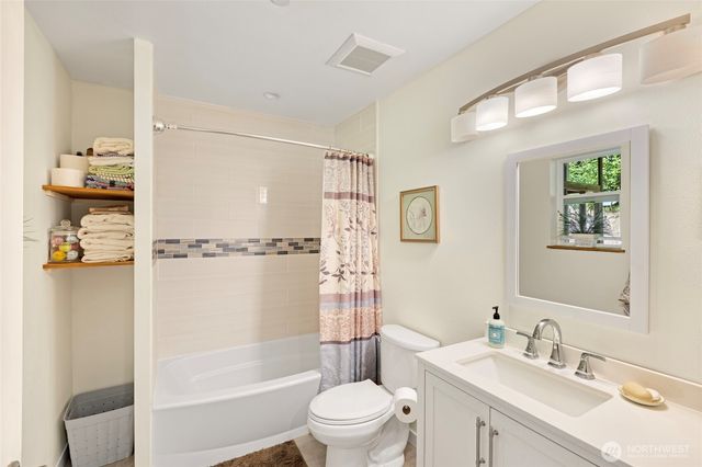 5728 NW Littlewood Lane, Silverdale, WA 98383