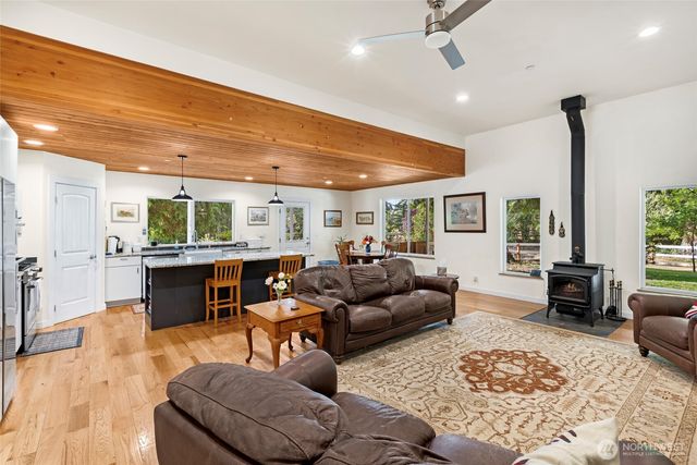 5728 NW Littlewood Lane, Silverdale, WA 98383