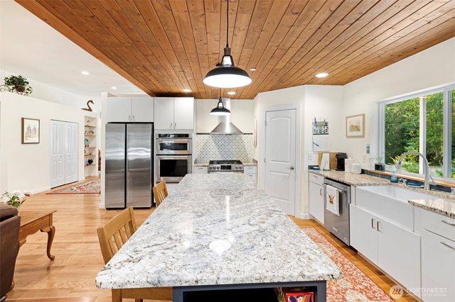 5728 NW Littlewood Lane, Silverdale, WA 98383