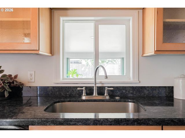 2136 Se 181ST Ave, Portland, OR 97233