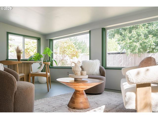 2136 Se 181ST Ave, Portland, OR 97233