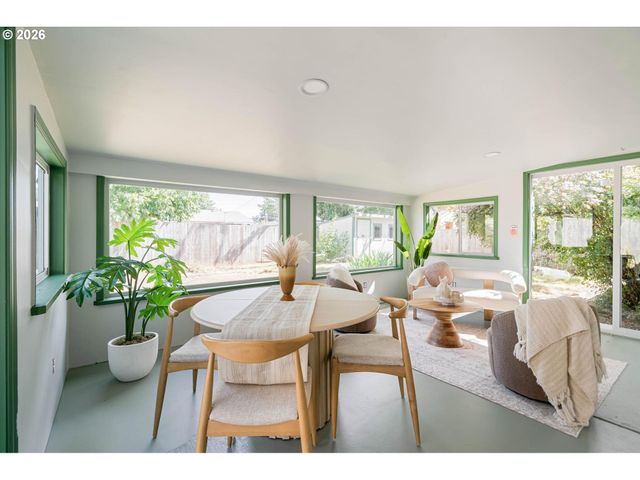 2136 Se 181ST Ave, Portland, OR 97233