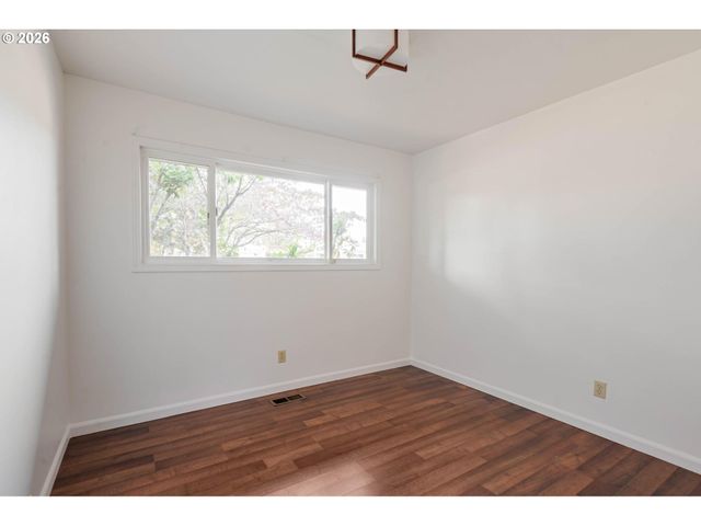 2136 Se 181ST Ave, Portland, OR 97233