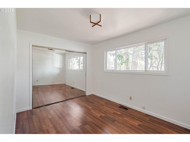 2136 Se 181ST Ave, Portland, OR 97233