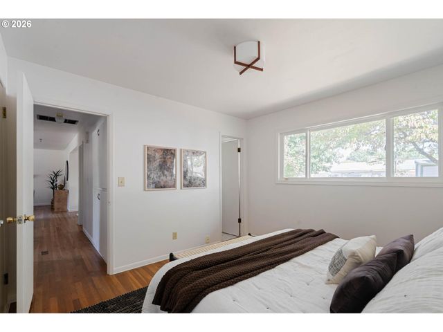 2136 Se 181ST Ave, Portland, OR 97233