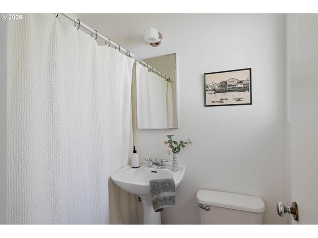 2136 Se 181ST Ave, Portland, OR 97233