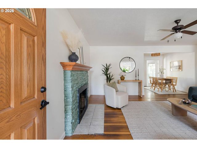 2136 Se 181ST Ave, Portland, OR 97233