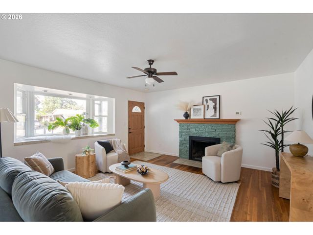 2136 Se 181ST Ave, Portland, OR 97233