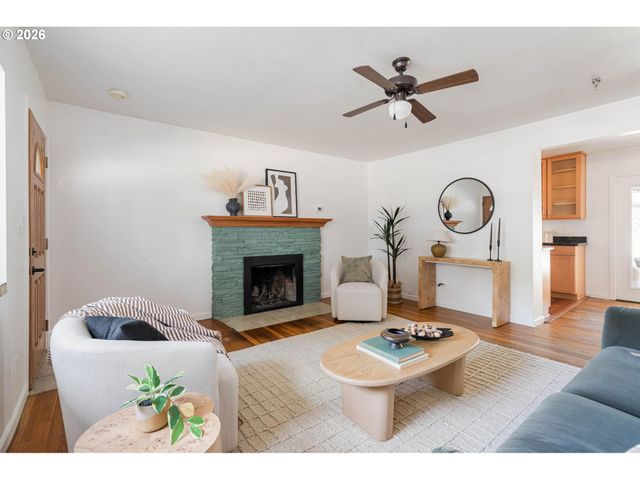 2136 Se 181ST Ave, Portland, OR 97233