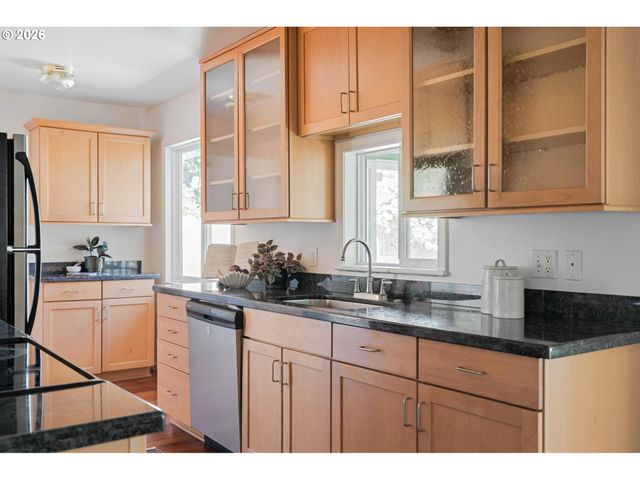 2136 Se 181ST Ave, Portland, OR 97233