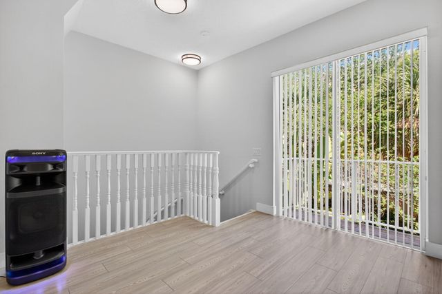 2457 NE 14th Street 2457, Pompano Beach, FL 33062
