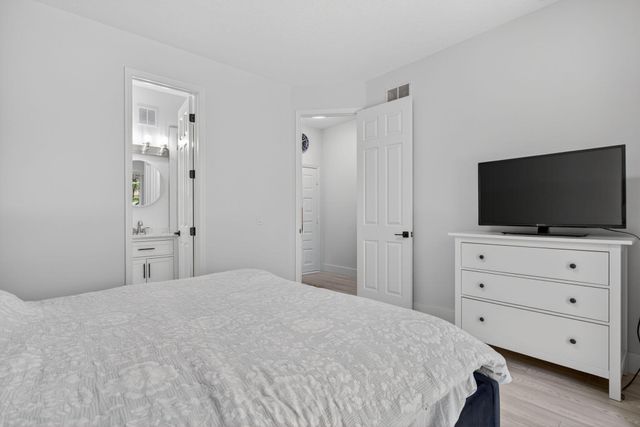 2457 NE 14th Street 2457, Pompano Beach, FL 33062