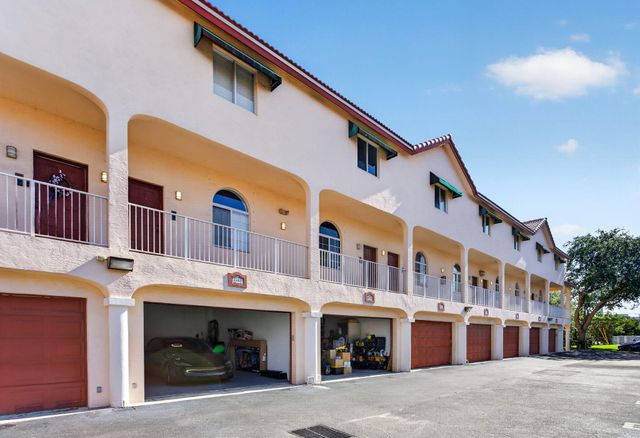 2457 NE 14th Street 2457, Pompano Beach, FL 33062
