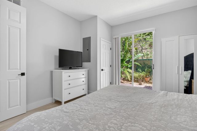 2457 NE 14th Street 2457, Pompano Beach, FL 33062