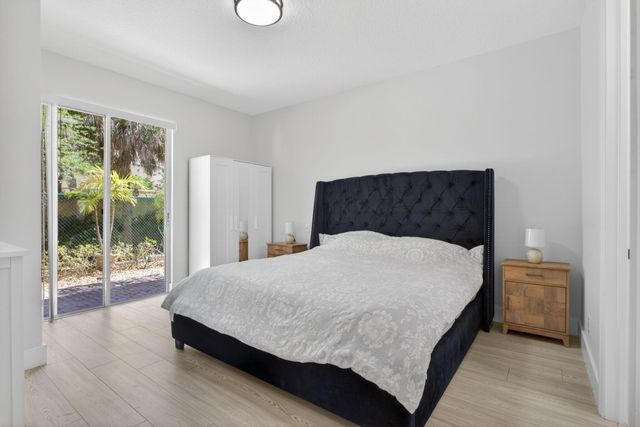 2457 NE 14th Street 2457, Pompano Beach, FL 33062