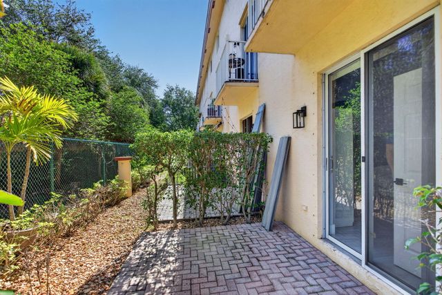 2457 NE 14th Street 2457, Pompano Beach, FL 33062