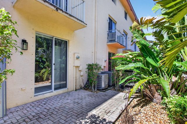 2457 NE 14th Street 2457, Pompano Beach, FL 33062