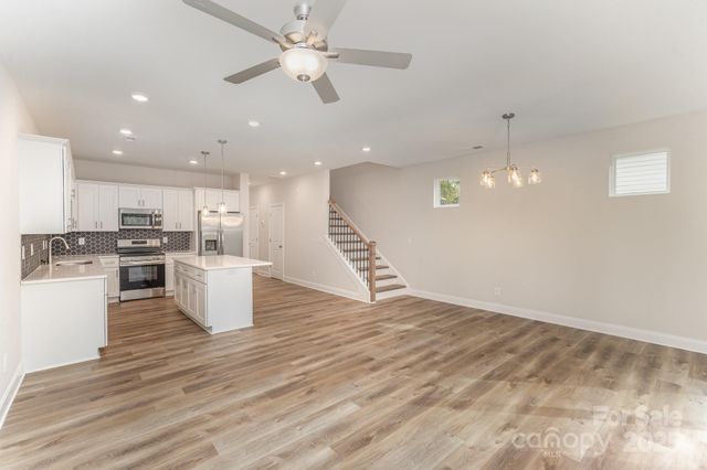2805 New Pineola Road, Charlotte, NC 28208