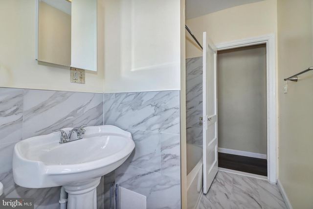 24 NEW TRENT ST, Ewing, NJ 08638