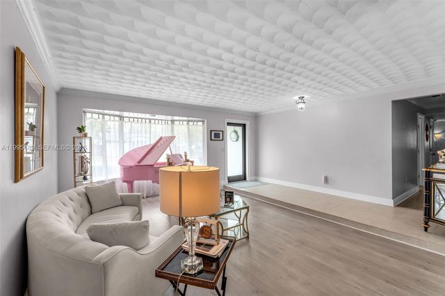 5810 SW 89th Ct, Miami, FL 33173