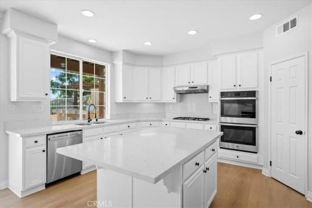 11 Plaza Avila, Lake Elsinore, CA 92532