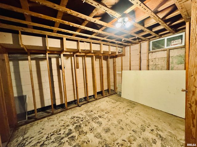 1405 W CRESTWOOD Drive, Peoria, IL 61614