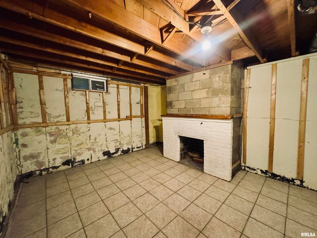 1405 W CRESTWOOD Drive, Peoria, IL 61614