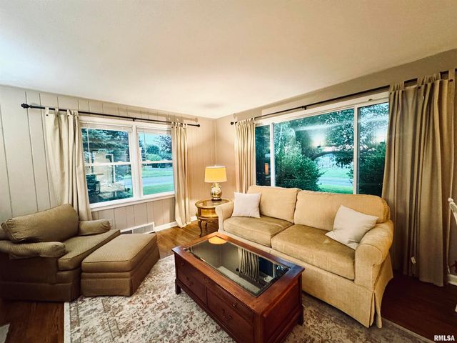1405 W CRESTWOOD Drive, Peoria, IL 61614