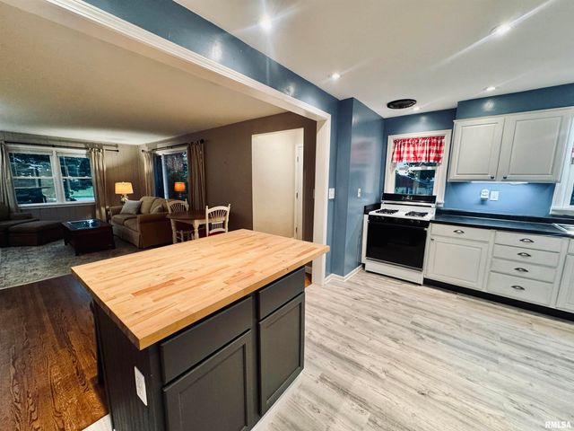 1405 W CRESTWOOD Drive, Peoria, IL 61614