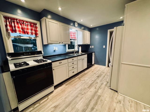 1405 W CRESTWOOD Drive, Peoria, IL 61614