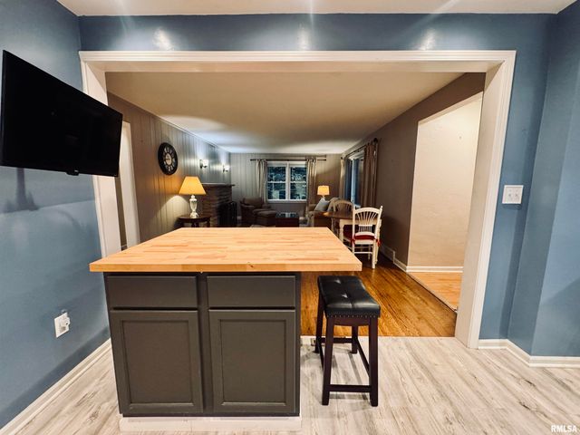 1405 W CRESTWOOD Drive, Peoria, IL 61614