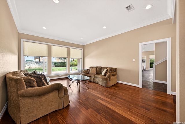 31 Royal Waters Dr, San Antonio, TX 78248