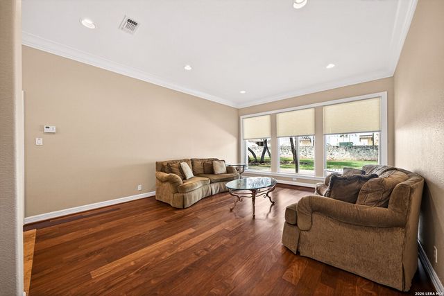 31 Royal Waters Dr, San Antonio, TX 78248