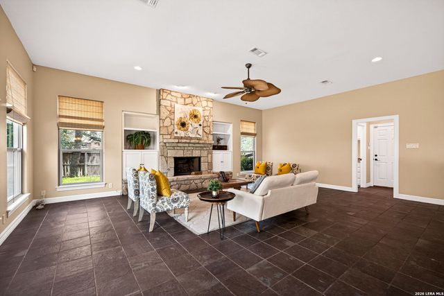 31 Royal Waters Dr, San Antonio, TX 78248