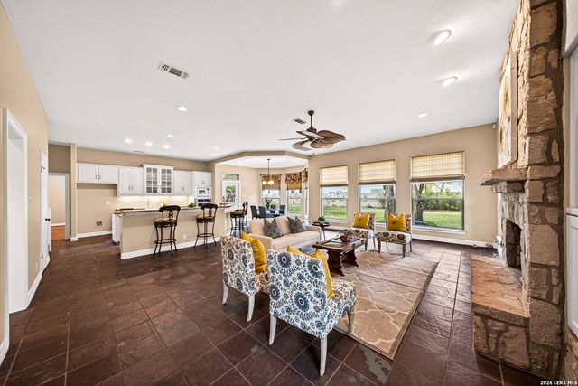 31 Royal Waters Dr, San Antonio, TX 78248