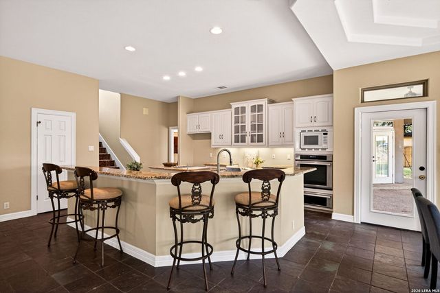 31 Royal Waters Dr, San Antonio, TX 78248