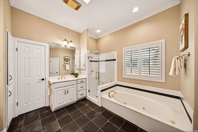 31 Royal Waters Dr, San Antonio, TX 78248