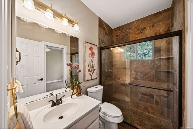 31 Royal Waters Dr, San Antonio, TX 78248