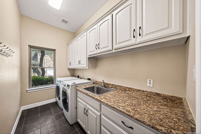 31 Royal Waters Dr, San Antonio, TX 78248