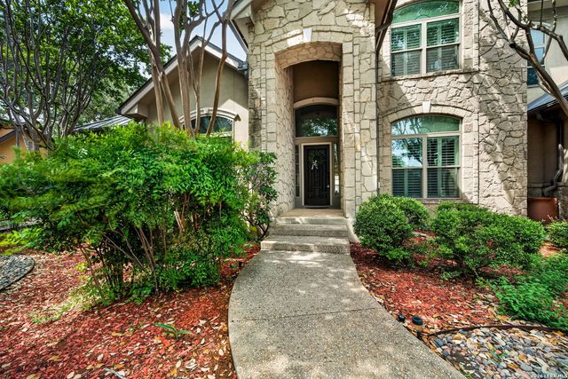 31 Royal Waters Dr, San Antonio, TX 78248